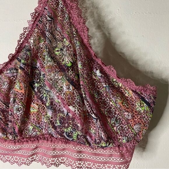 Victoria’s Secret High Neck Wired Lace Halter Bralette - Picture 4 of 9